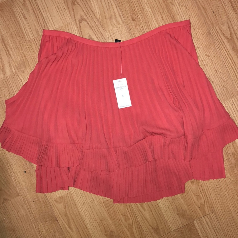 BR Perfectly pleated, 2-tiered A-line skirt.